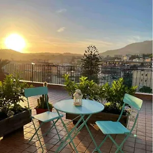 Couette-café Attico Oltremare, Naples